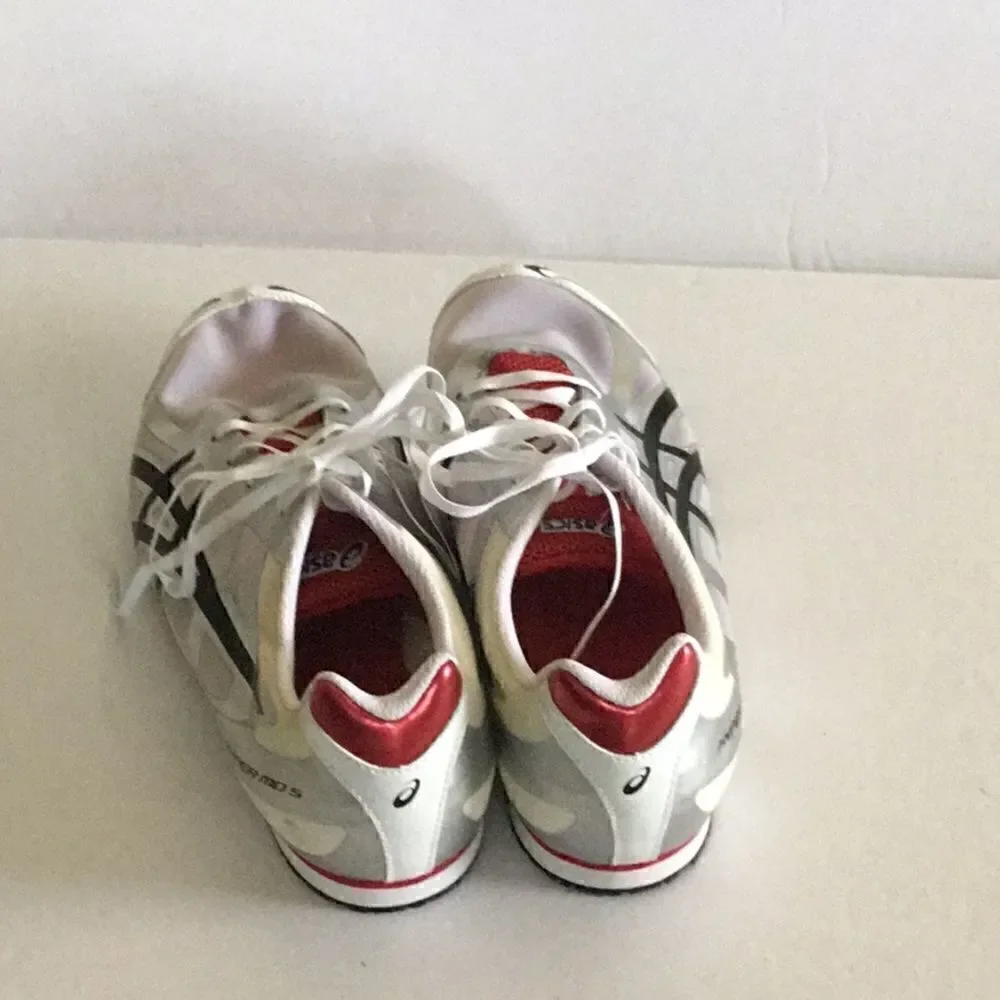 ASICS track shoes in size 8 1/2 NEW HYPER MD 5
